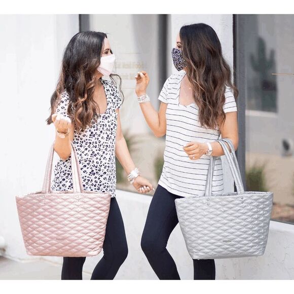 Baggallini Quilted Tote Bag Rose Metallic Nylon Water Resistant Phone Holder NWT - Picture 3 of 3